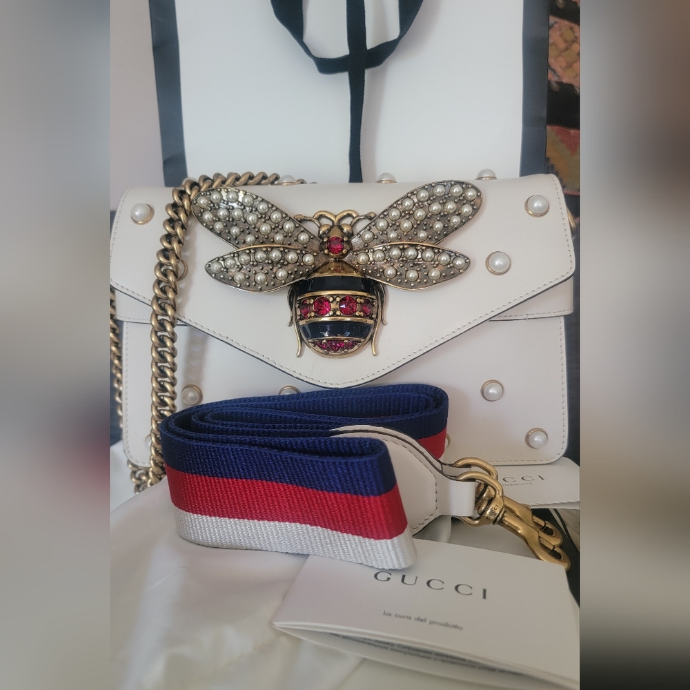 AUTHENTIC QUEEN MARGARET PEARL BEE BAG!